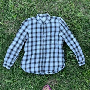 AMERICAN EAGLE OUTFITTERS BOYFRIEND FIT BLACK & WHITE PLAID LONG SLEEVE SIZE M